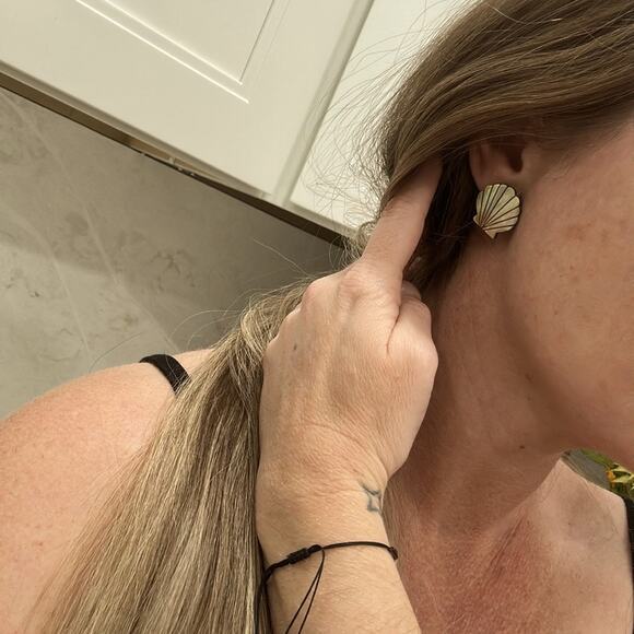 Iridescent Abalone Clam Shell Stud Earrings .75” MERMAIDCORE - Picture 9 of 10